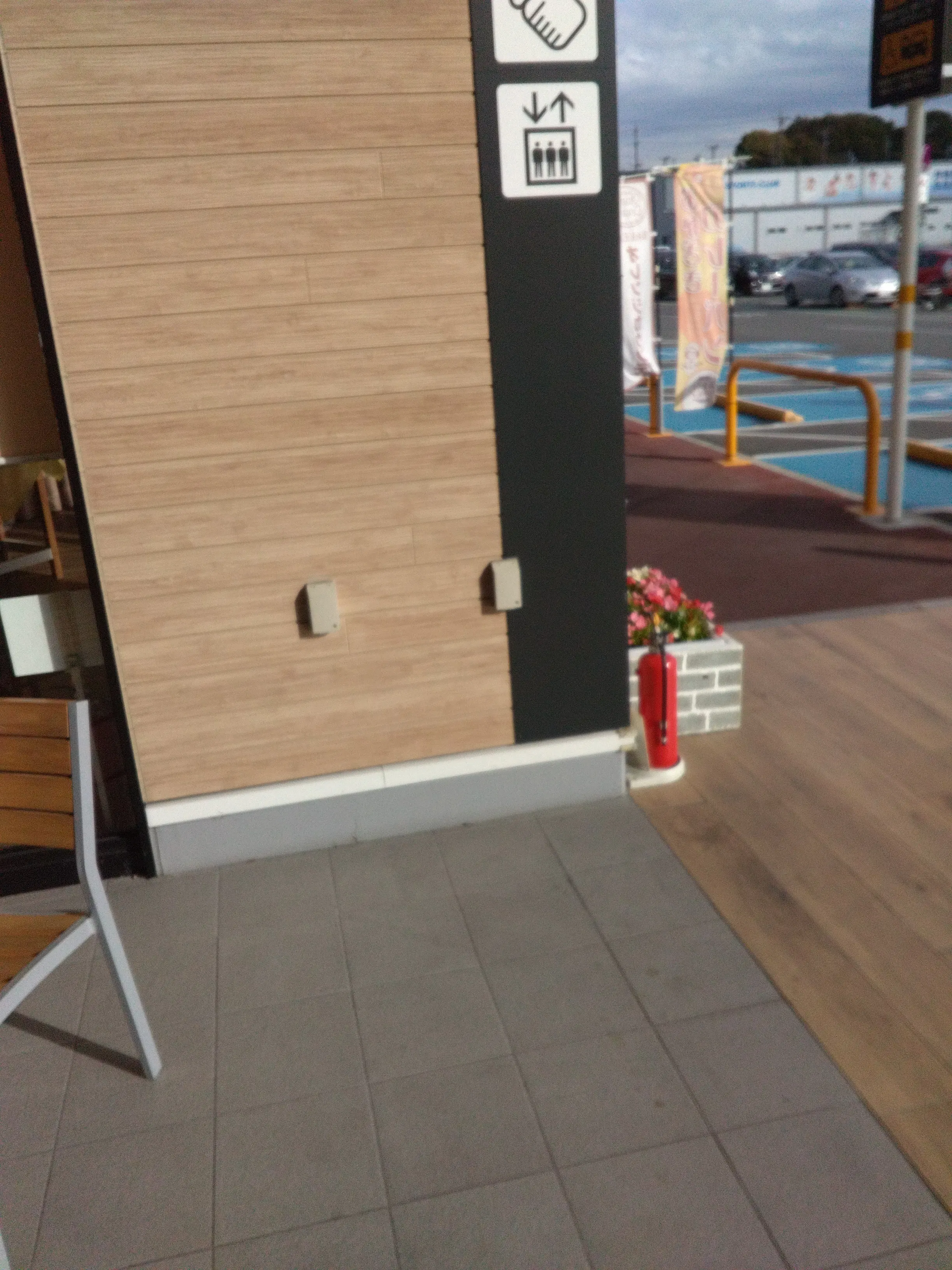 【イオンタウン岡崎美合】プロモーションイベントや各種物販に最適な視認性の高い屋外イベントスペース