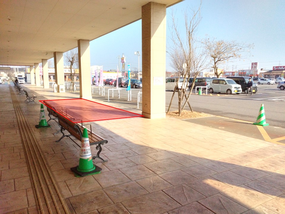 【イオンタウン鈴鹿】販促プロモーションや食物販に最適な駐車場付近のユニクロ前屋外イベントスペース