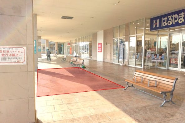 【イオンタウン鈴鹿】販促プロモーションや食物販に最適な駐車場付近のユニクロ前屋外イベントスペース