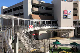 【みのおキューズモール】みのおキューズモール【メディア】「⑤EAST2階 歩廊フェンス」