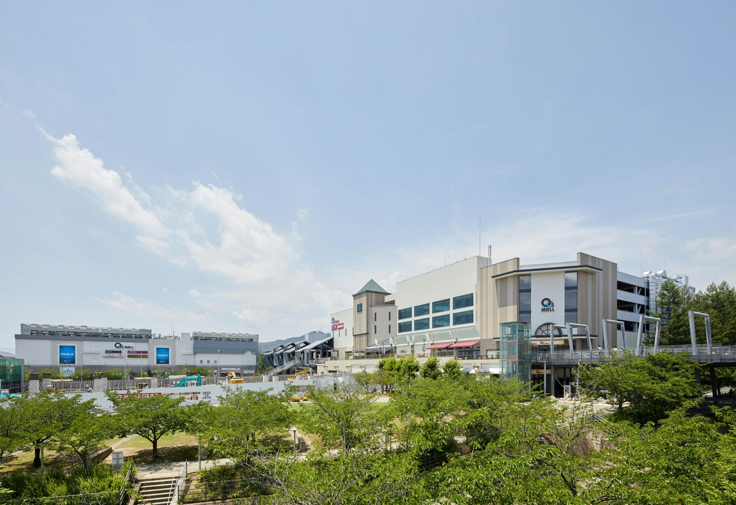 【みのおキューズモール】みのおキューズモール【メディア】「⑤EAST2階 歩廊フェンス」