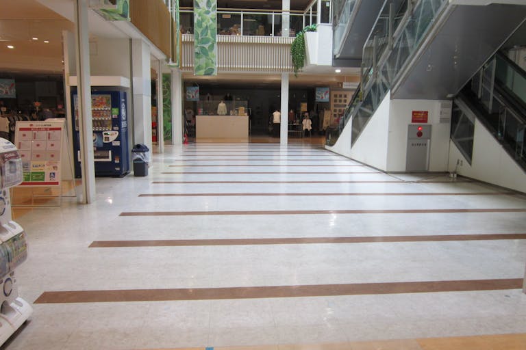 【コムファーストショッピングセンター】展示会・販売会に最適な1階にある吹き抜けスペースの画像1