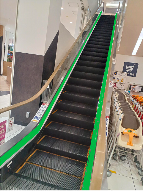 【イオンモール東浦】モール内広告 エスカレーターレーン（1F、2F）