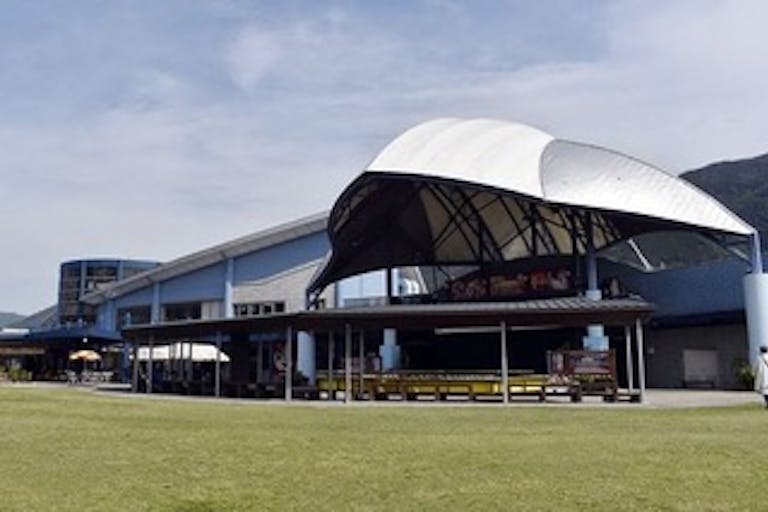 【吉野川ハイウェイオアシス】サービスエリア付近に位置するサンプル配布等のPRイベントやセール会場に最適な1Fパブリックスペースの画像3