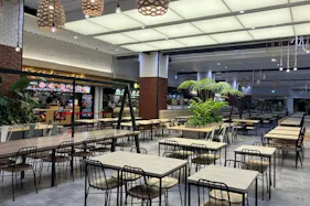 【横浜ワールドポーターズ】1Fフードホールステッカー広告