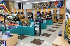 【ギフトプラザ喜多方店】物販ポップアップストア会場やアパレル・ファッション関連の展示会、携帯キャリアの出張プロモーションイベントに適したギフトショップ内入口付近のイベントスペースA(in shop)