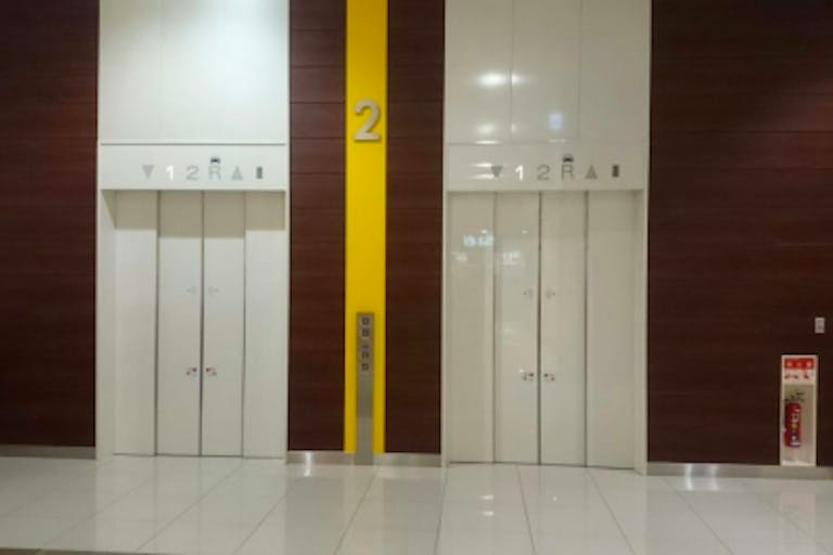 【イオンモール大牟田】モール内広告 エレベーターの画像1