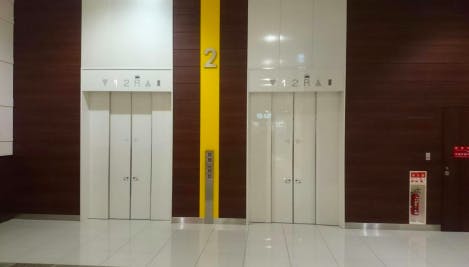 【イオンモール大牟田】モール内広告 エレベーターの画像