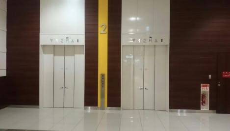 【イオンモール大牟田】モール内広告 エレベーターの画像