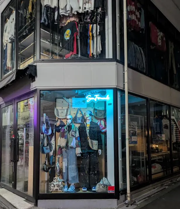 【高円寺駅6分】古着の街のセレクトショップ「サンフェルナンド」店頭ウィンドウスペース｜販売サポート付き