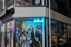 【高円寺駅6分】古着の街のセレクトショップ「サンフェルナンド」店頭ウィンドウスペース|販売サポート付き