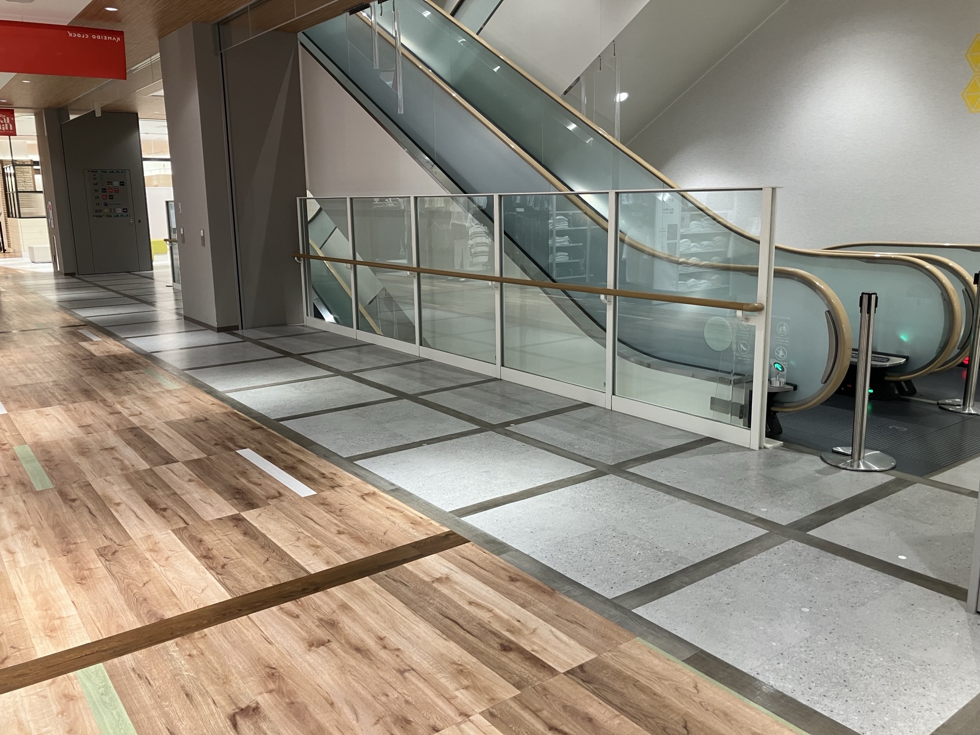 【KAMEIDO CLOCK】3階エスカレーター横 物販、食物販のポップアップストアや販促プロモーションに最適な催事イベントスペース