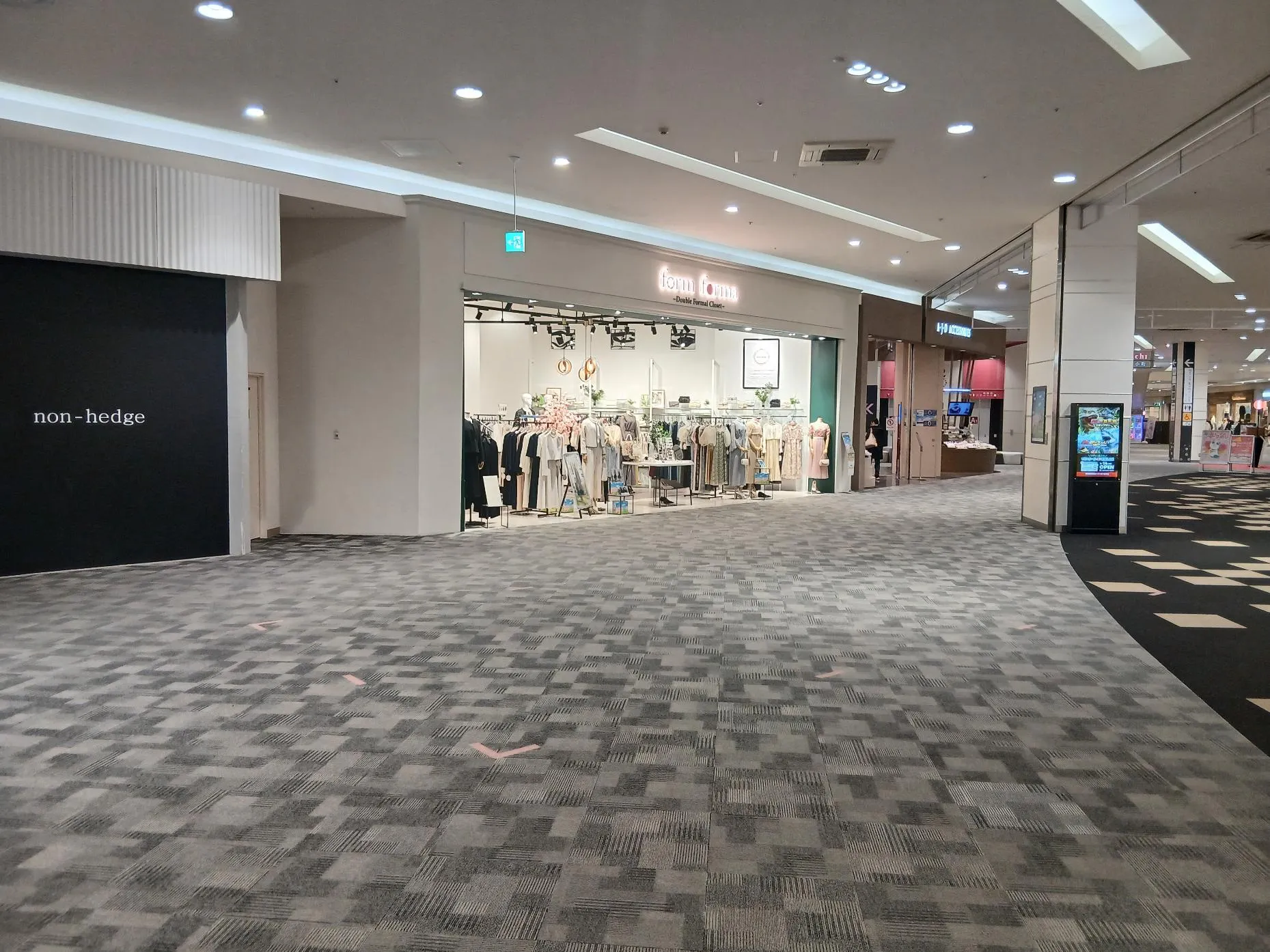 【イオンモール水戸内原】フォルムフォルマ前 (旧イオンスタイル前)