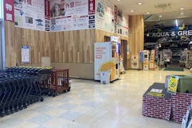 【ユニディ松戸ときわ平店】1階風除室 プロモーション・物販に最適な風除室イベントスペース