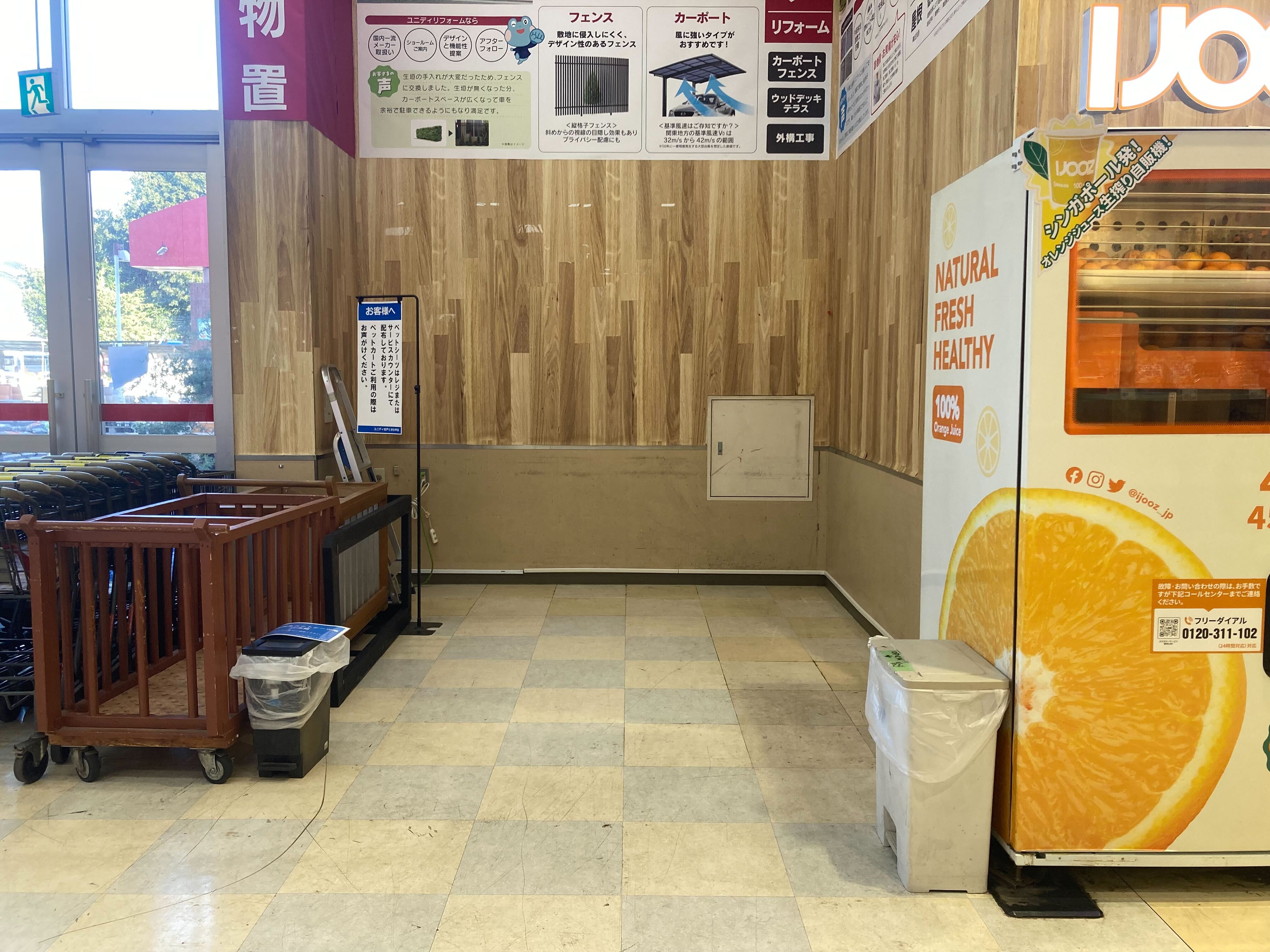 【ユニディ松戸ときわ平店】1階風除室　プロモーション・物販に最適な風除室イベントスペース