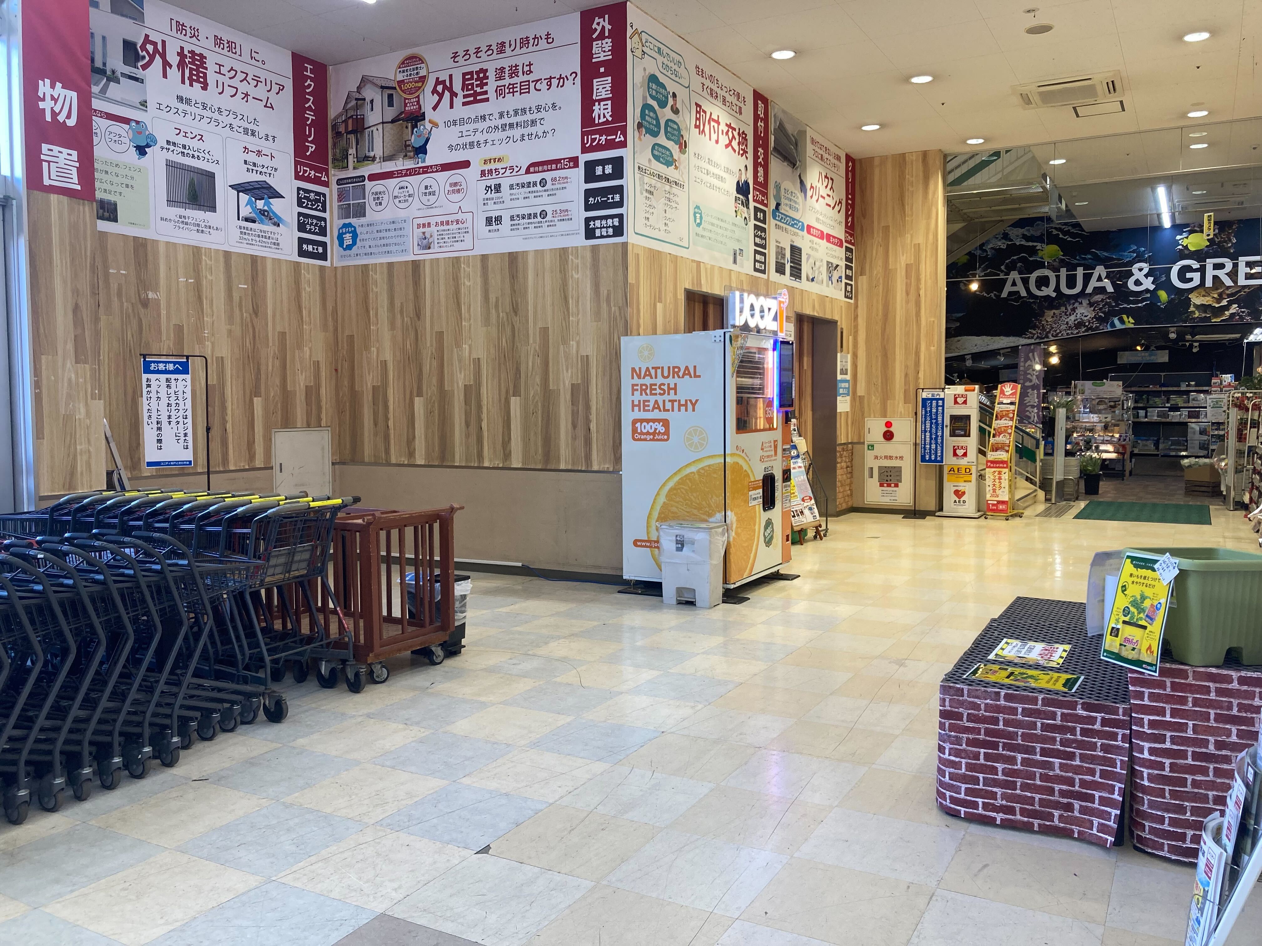 【ユニディ松戸ときわ平店】1階風除室　プロモーション・物販に最適な風除室イベントスペース