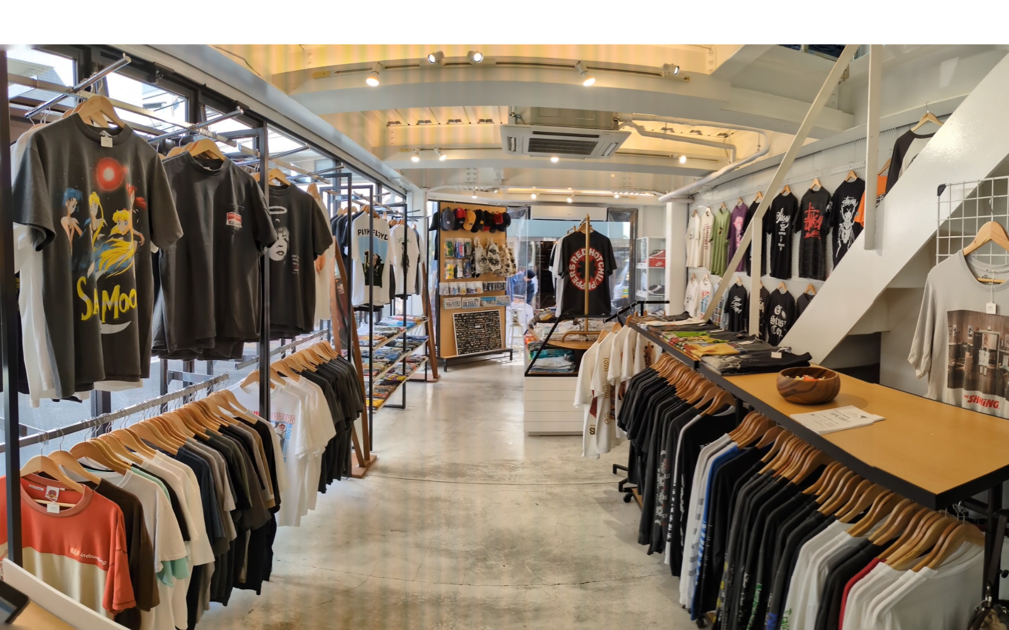 【高円寺駅7分】1ラックから出店可能で委託販売に最適！高円寺ルック商店街沿いにあるアパレルショップの販売棚を利用したレンタルスペース（1）