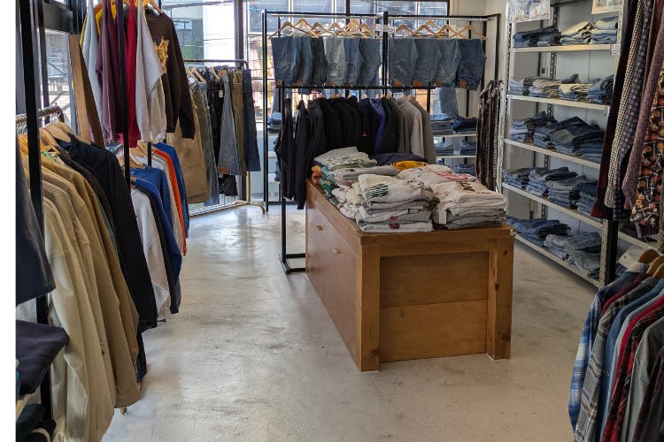 【高円寺駅7分】1ラックから出店可能で委託販売に最適!高円寺ルック商店街沿いにあるアパレルショップの販売棚を利用したレンタルスペース(1)