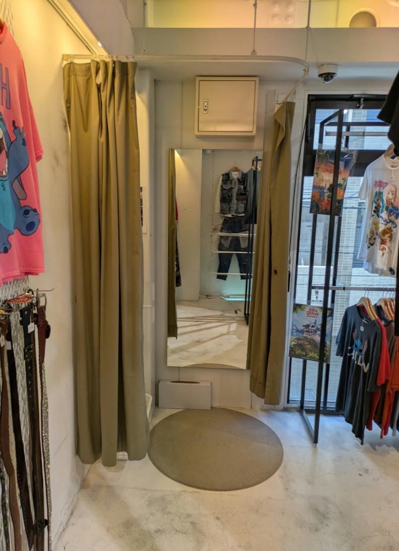 【高円寺駅7分】1ラックから出店可能で委託販売に最適！高円寺ルック商店街沿いにあるアパレルショップの販売棚を利用したレンタルスペース（1）