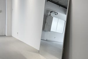 【渋谷駅6分】アパレルの展示会場やポップアップストアに最適な白を基調としたファイヤー通り沿いの5階イベントスペース
