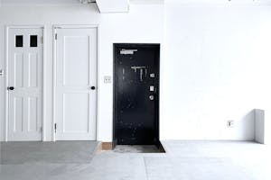 【渋谷駅6分】アパレルの展示会場やポップアップストアに最適な白を基調としたファイヤー通り沿いの5階イベントスペース