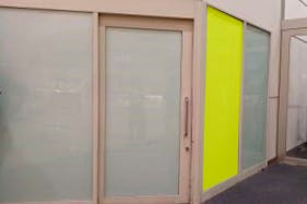 【イオンモール鶴見緑地】モール内広告 出入口横壁面