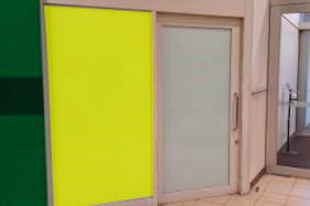 【イオンモール鶴見緑地】モール内広告 出入口横壁面