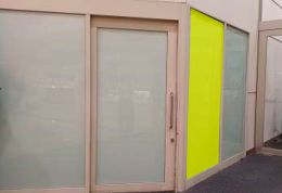 【イオンモール鶴見緑地】モール内広告 出入口横壁面