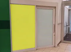 【イオンモール鶴見緑地】モール内広告 出入口横壁面