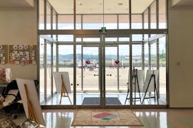 【ギフトプラザ大河原店】物販ポップアップストアや、出張販売、プロモーションイベントに適したギフトショップ正面入り口のイベントスペースA(in shop)