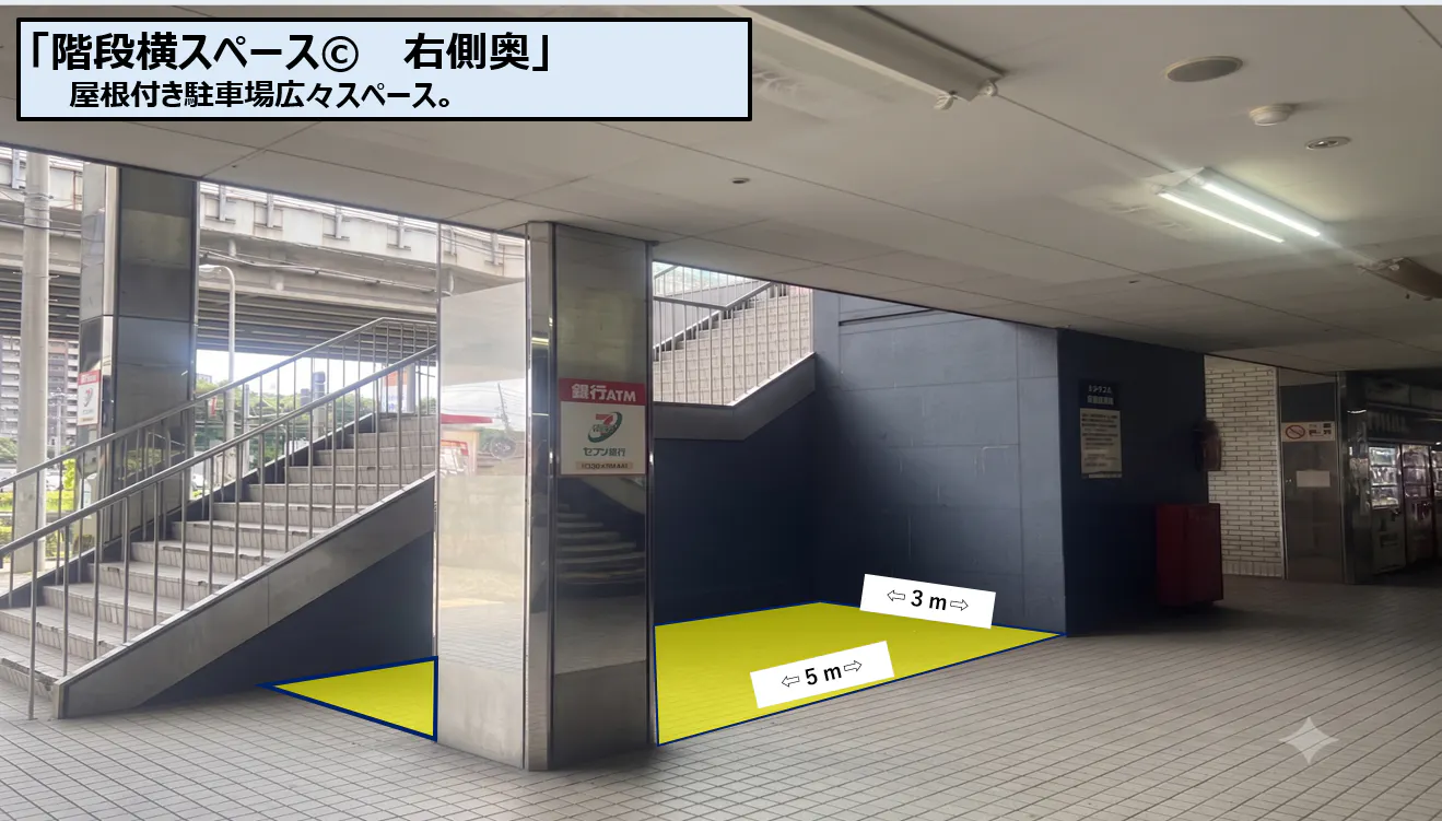 【スーパーセンタートライアル西港店】階段横スペースⒸ右奥側（販促プロモ／物販）の画像