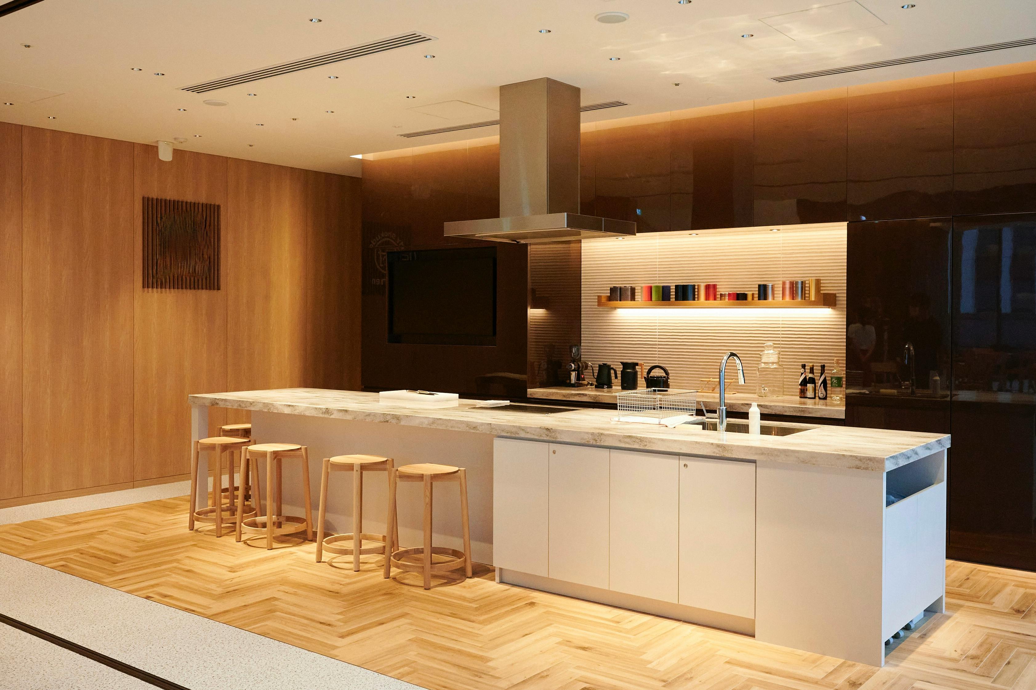 【東京駅1分】イベントや展示会、セミナー等に最適なプロジェクター付き132㎡の広々スペース