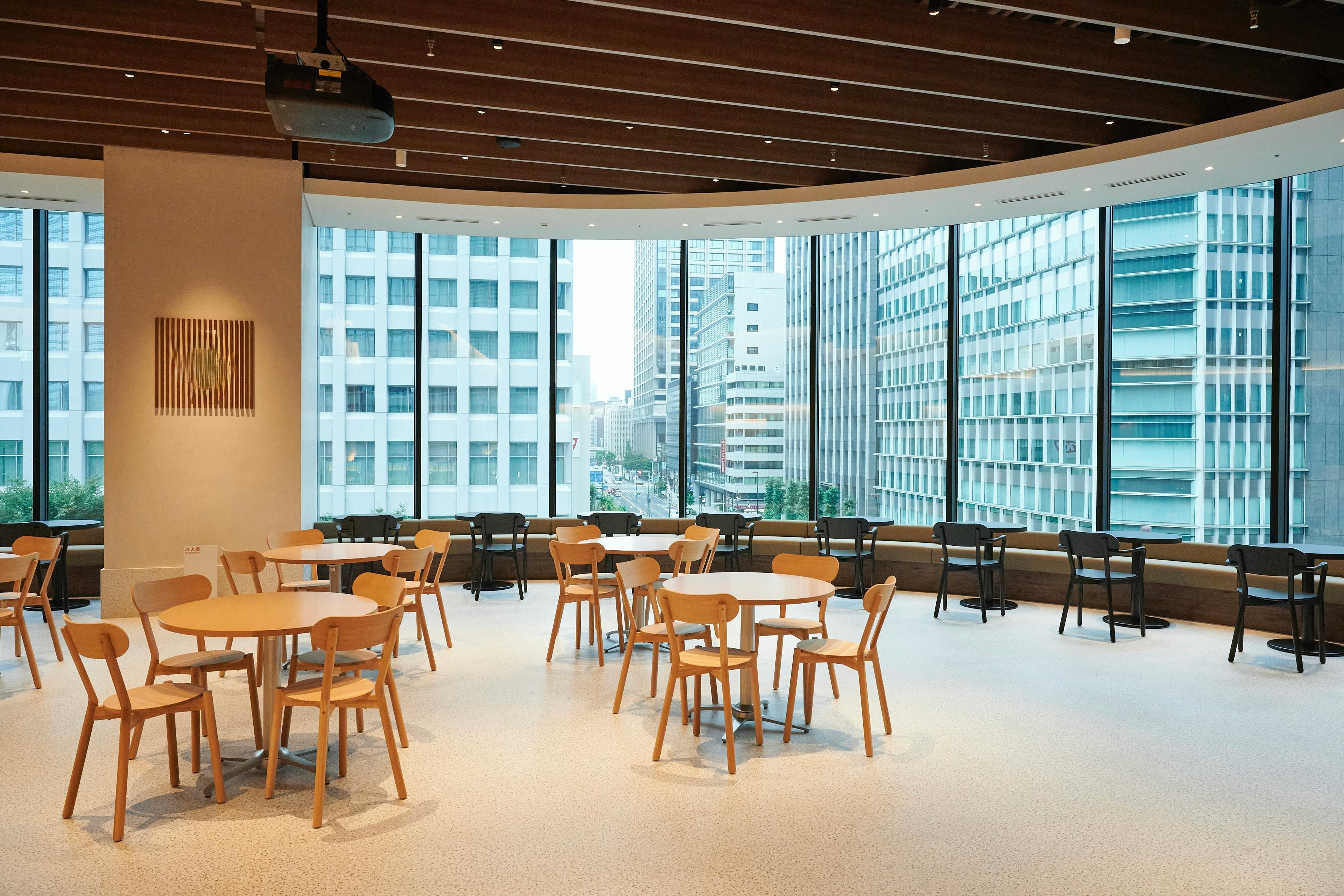 【東京駅1分】イベントや展示会、セミナー等に最適なプロジェクター付き132㎡の広々スペース