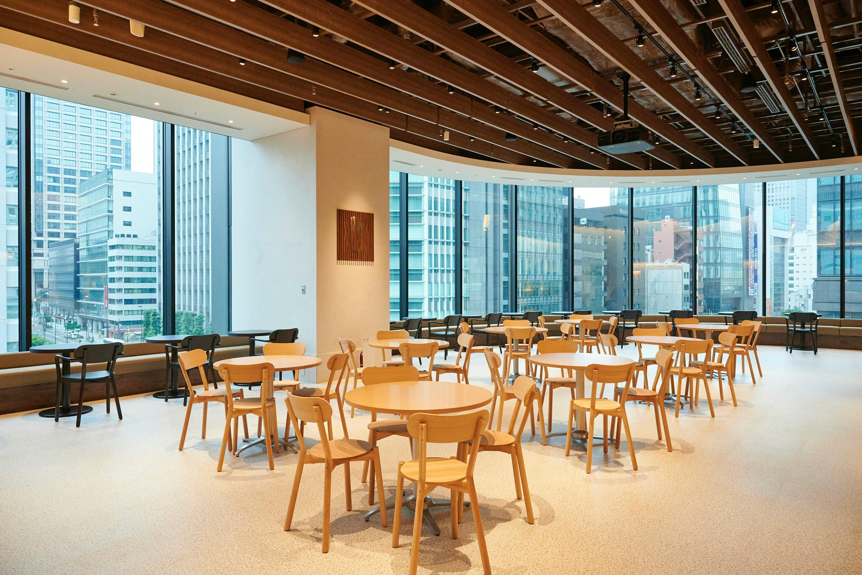 【東京駅1分】イベントや展示会、セミナー等に最適なプロジェクター付き132㎡の広々スペース