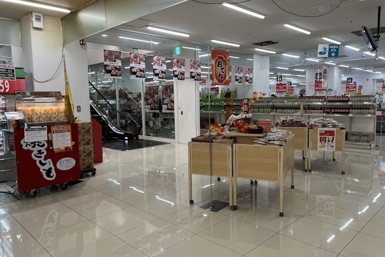 【西友 錦糸町店】B1F下りエスカレーター前 プロモーション用途や物販、食物販のポップアップストアに最適なスーパー店内催事イベントスペースの画像3