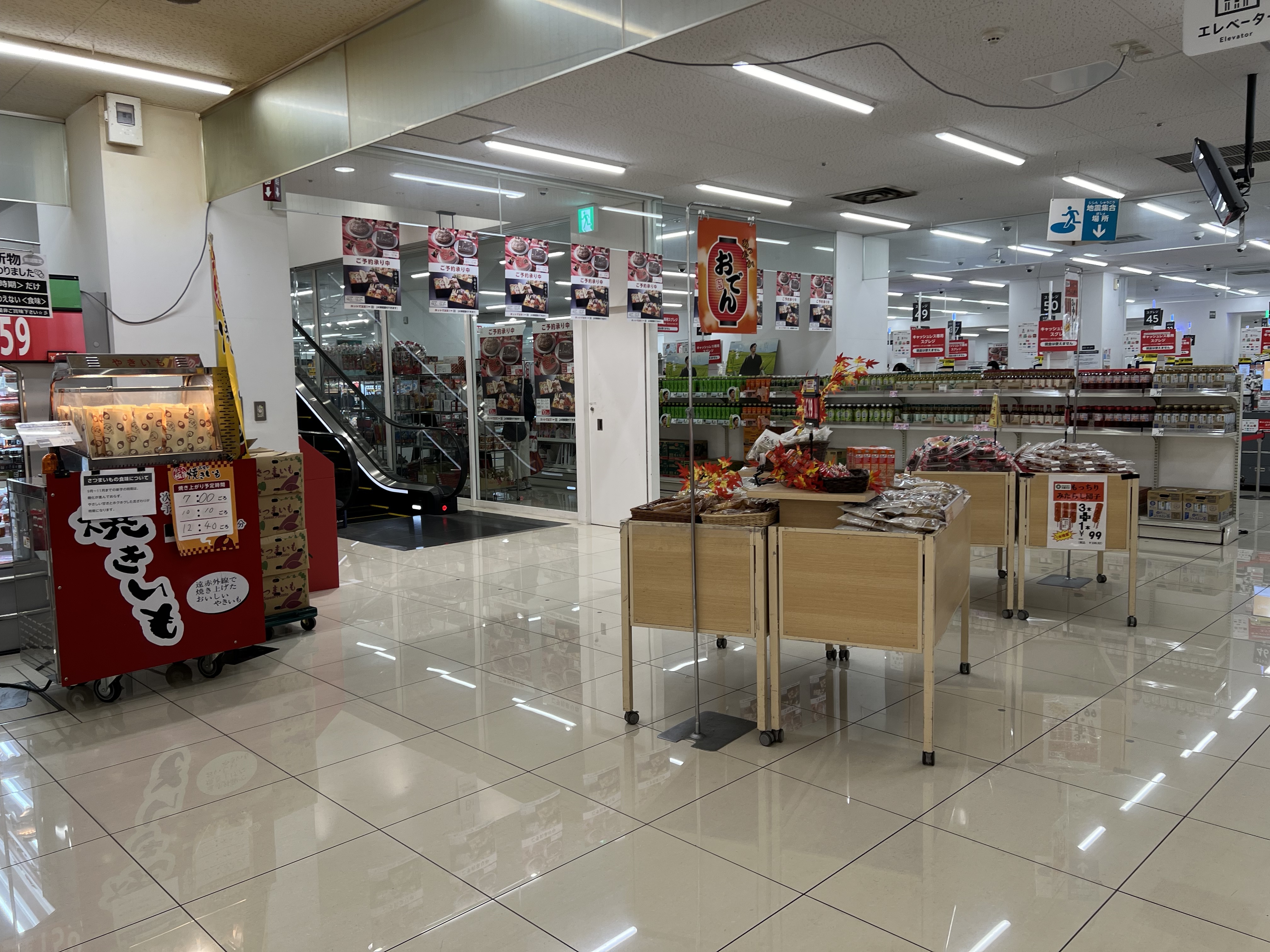【西友　錦糸町店】B1F下りエスカレーター前　プロモーション用途や物販、食物販のポップアップストアに最適なスーパー店内催事イベントスペース