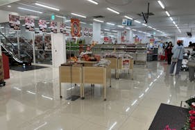 【西友 錦糸町店】B1F下りエスカレーター前 プロモーション用途や物販、食物販のポップアップストアに最適なスーパー店内催事イベントスペース