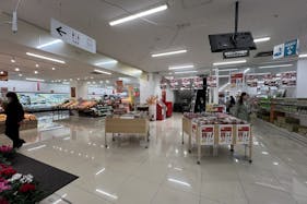 【西友 錦糸町店】B1F下りエスカレーター前 プロモーション用途や物販、食物販のポップアップストアに最適なスーパー店内催事イベントスペース