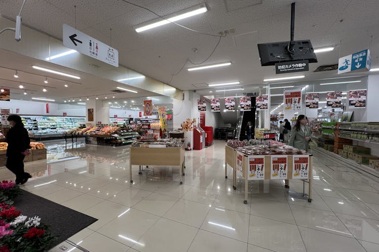 【西友 錦糸町店】B1F下りエスカレーター前 プロモーション用途や物販、食物販のポップアップストアに最適なスーパー店内催事イベントスペースの画像5