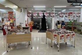【西友 錦糸町店】B1F下りエスカレーター前 プロモーション用途や物販、食物販のポップアップストアに最適なスーパー店内催事イベントスペース