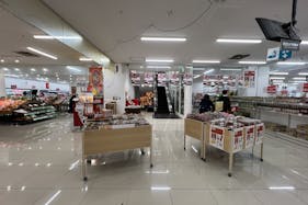 【西友 錦糸町店】B1F下りエスカレーター前 プロモーション用途や物販、食物販のポップアップストアに最適なスーパー店内催事イベントスペース