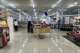 【西友 錦糸町店】B1F下りエスカレーター前 プロモーション用途や物販、食物販のポップアップストアに最適なスーパー店内催事イベントスペース