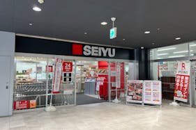 【西友 錦糸町店】B1F下りエスカレーター前 プロモーション用途や物販、食物販のポップアップストアに最適なスーパー店内催事イベントスペース