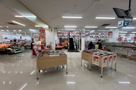 【西友 錦糸町店】B1F下りエスカレーター前 プロモーション用途や物販、食物販のポップアップストアに最適なスーパー店内催事イベントスペース