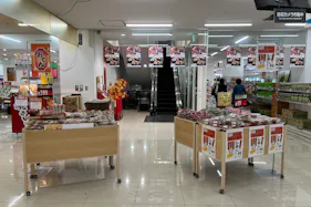 【西友 錦糸町店】B1F下りエスカレーター前 プロモーション用途や物販、食物販のポップアップストアに最適なスーパー店内催事イベントスペース