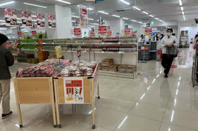 【西友 錦糸町店】B1F下りエスカレーター前 プロモーション用途や物販、食物販のポップアップストアに最適なスーパー店内催事イベントスペース