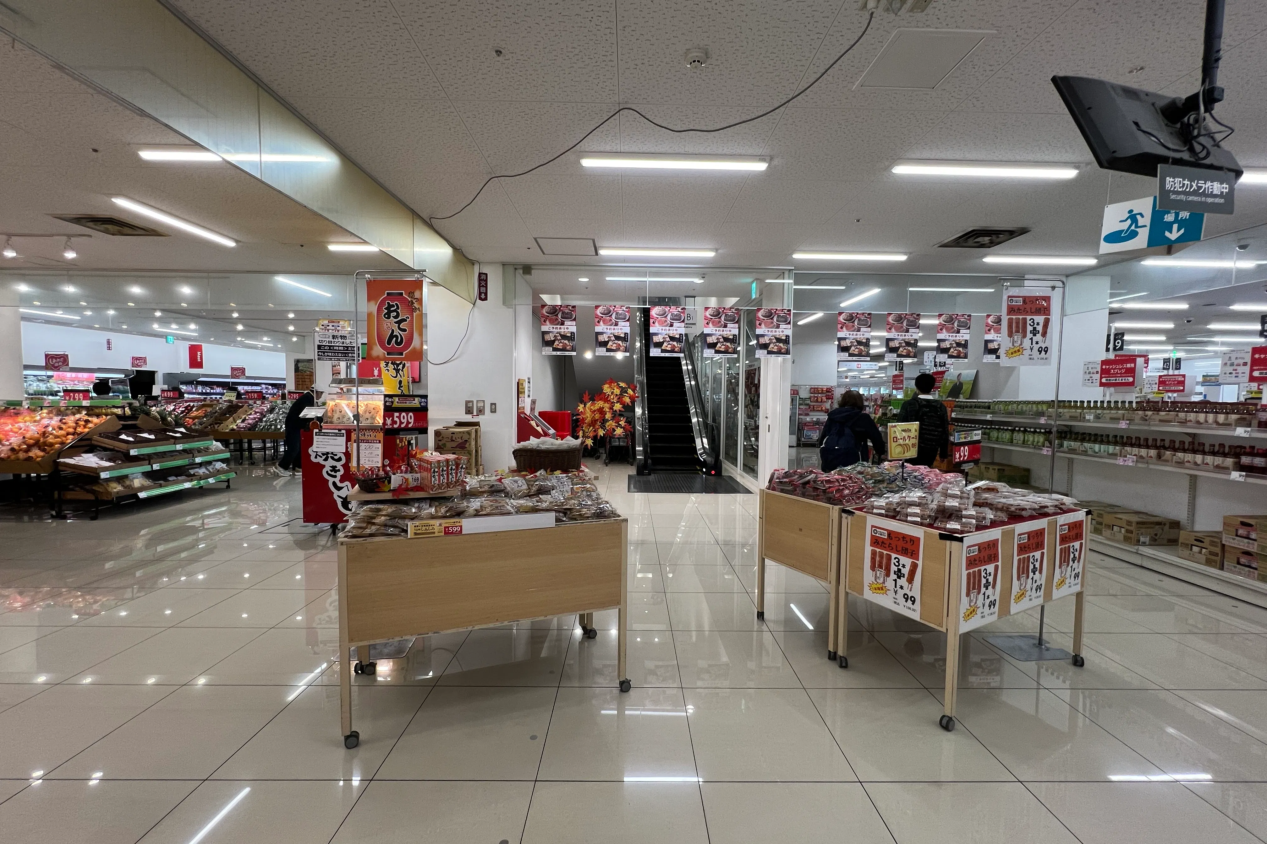 【西友 錦糸町店】B1F下りエスカレーター前 プロモーション用途や物販、食物販のポップアップストアに最適なスーパー店内催事イベントスペース