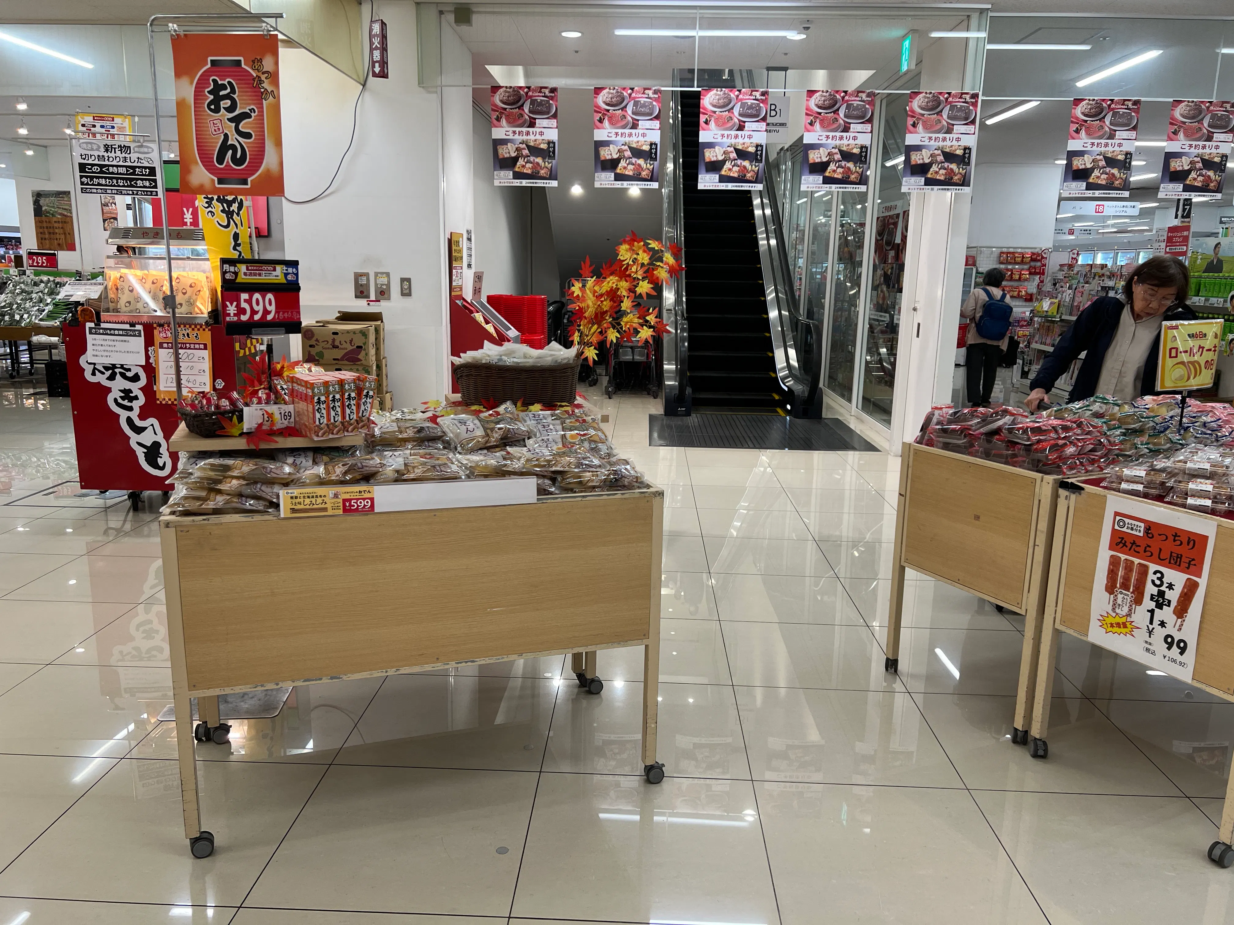 【西友　錦糸町店】B1F下りエスカレーター前　プロモーション用途や物販、食物販のポップアップストアに最適なスーパー店内催事イベントスペース