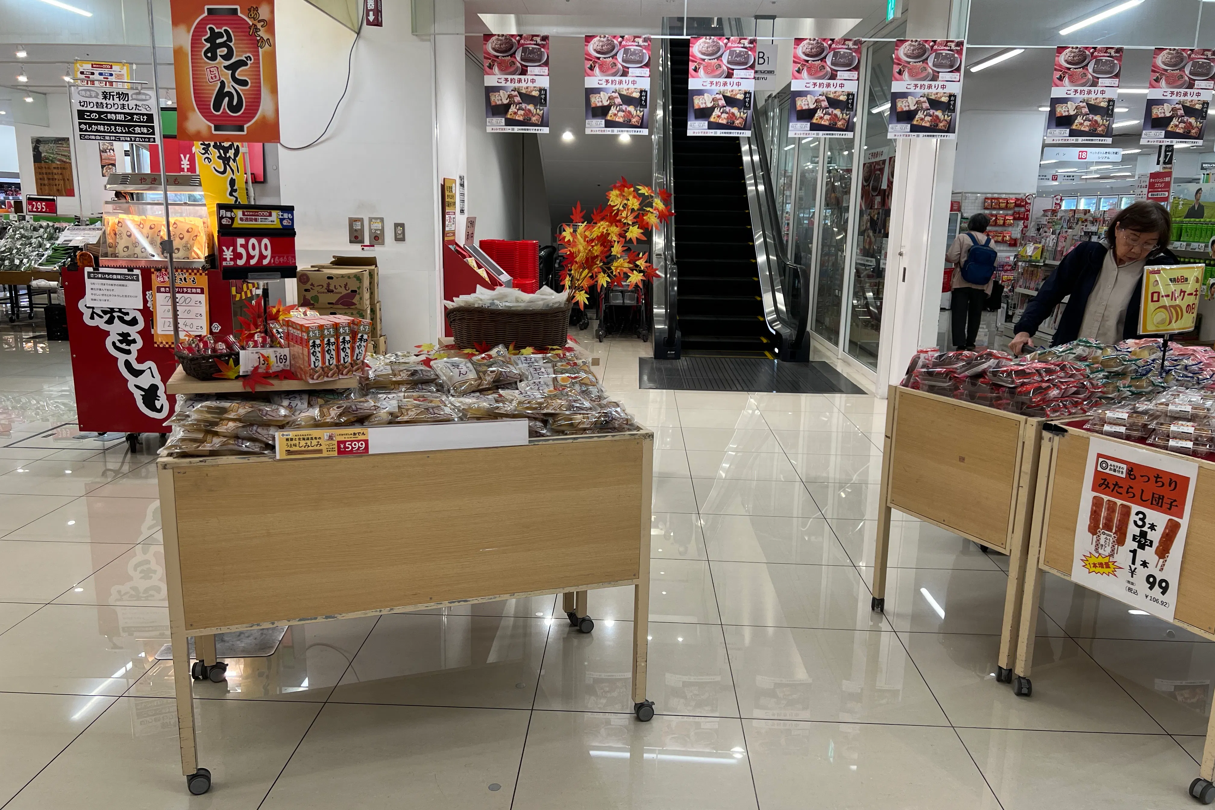 【西友 錦糸町店】B1F下りエスカレーター前 プロモーション用途や物販、食物販のポップアップストアに最適なスーパー店内催事イベントスペース