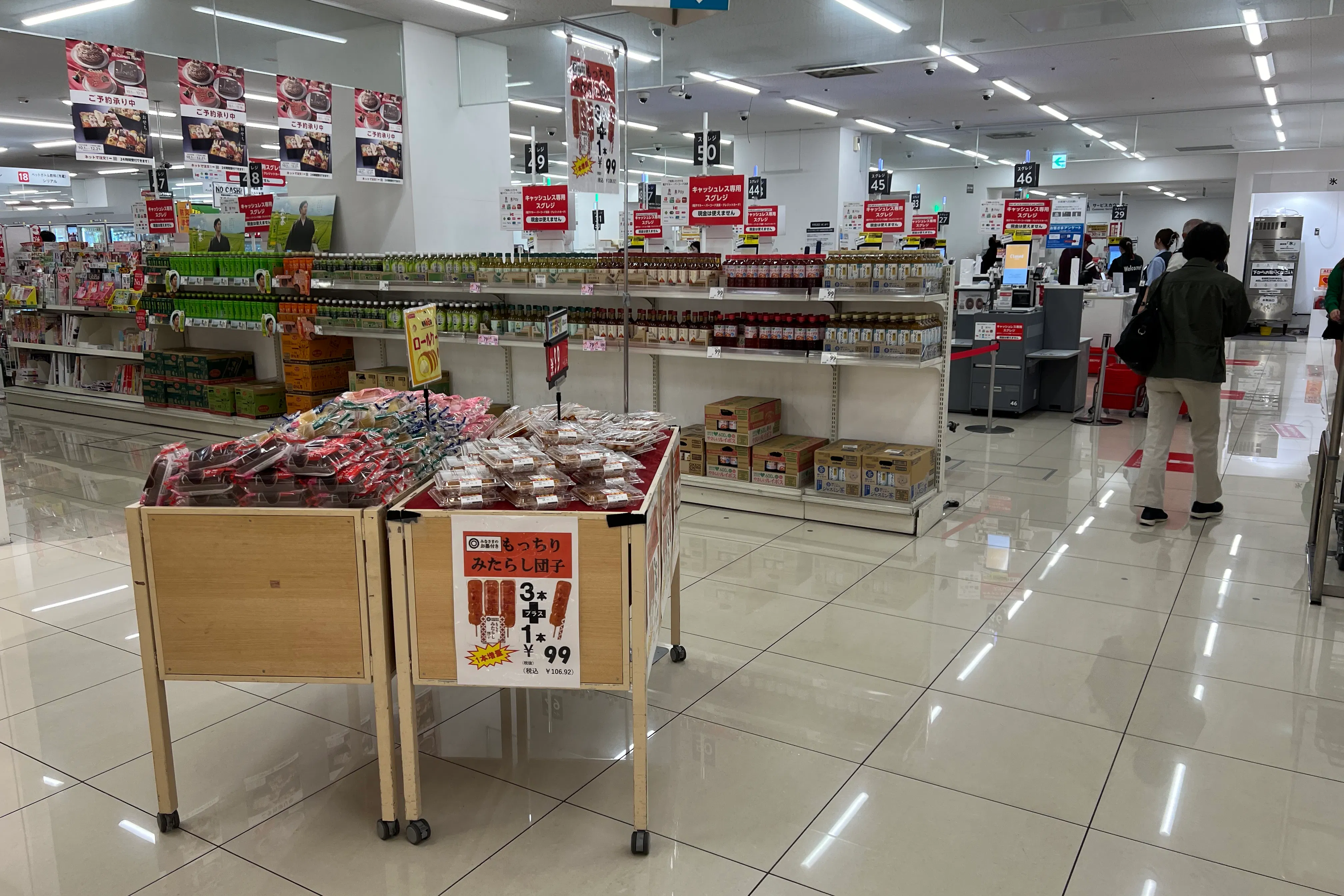 【西友 錦糸町店】B1F下りエスカレーター前 プロモーション用途や物販、食物販のポップアップストアに最適なスーパー店内催事イベントスペース